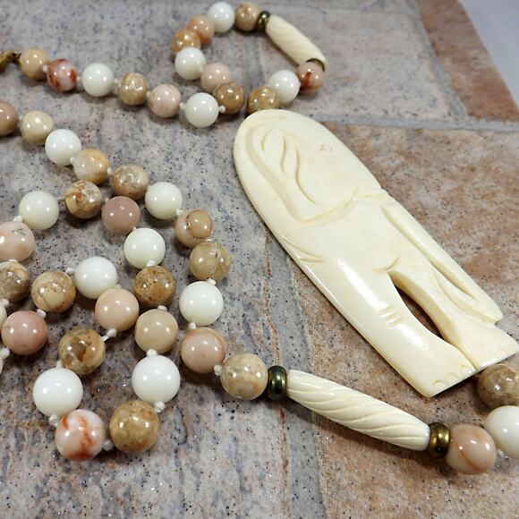 1950s Elephant Pendant Gemstone Beaded Necklace Hand Knotted 32” Vintage Jewelry - Picture 7 of 10